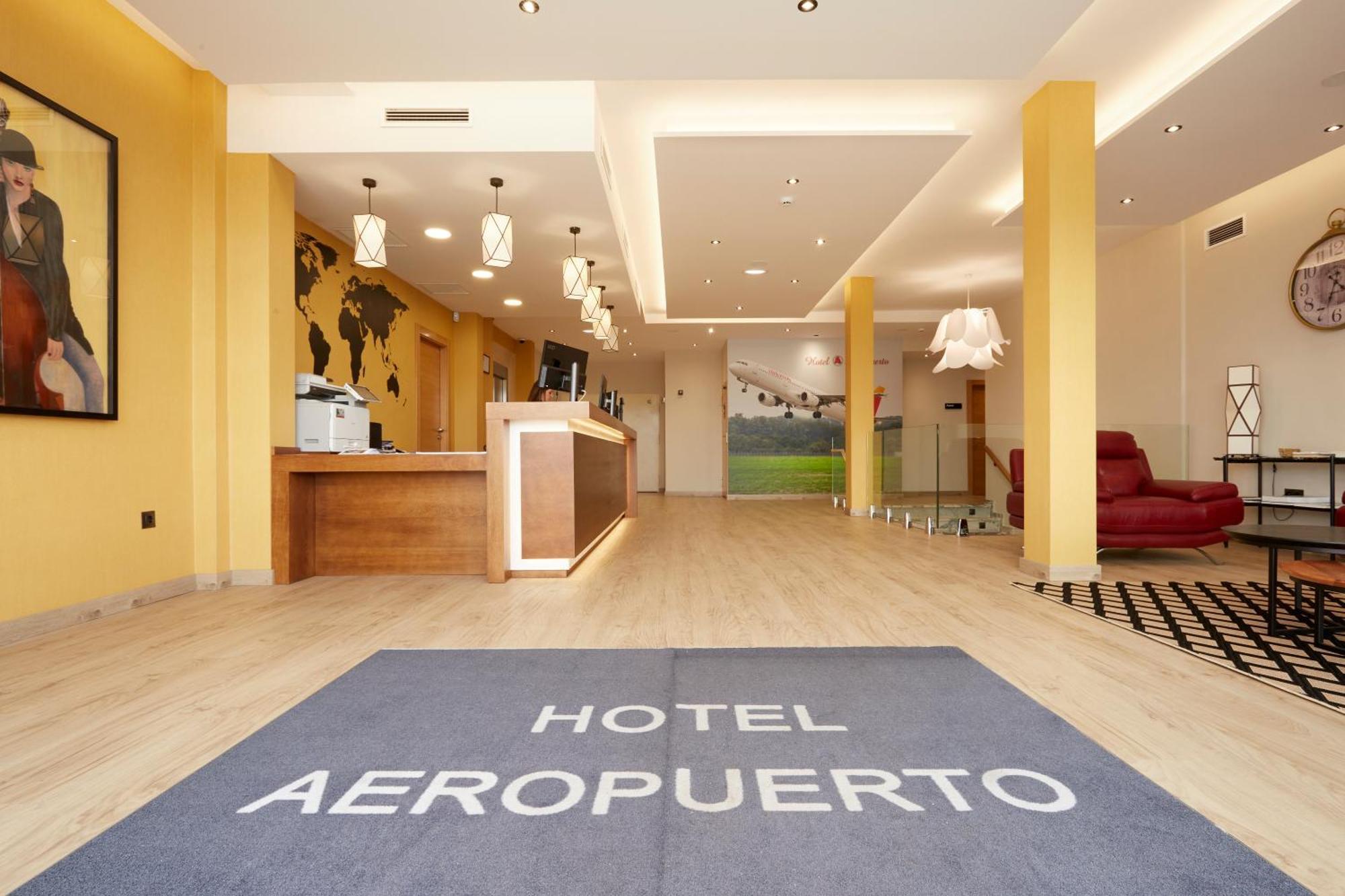 Hotel Arias Aeropuerto Santiago Del Monte Exterior photo